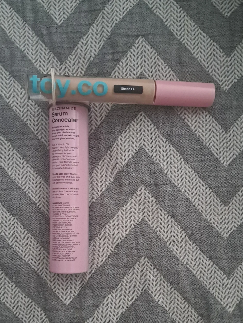 Toy Factory Niablend Serum Concealer in shade F4